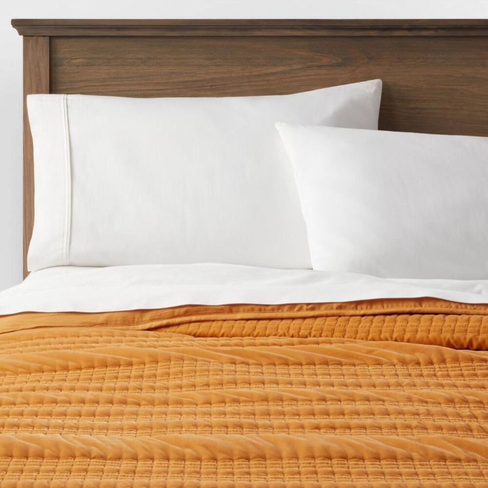 King Lofty Velvet Bedding Quilt - Dark Gold